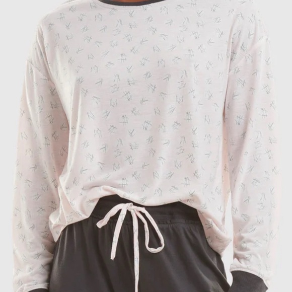 Splendid two piece scratch/.print pink and gray size medium - Picture 2 of 5